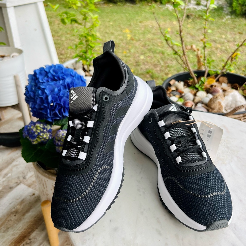 🤍Adidas 🖤Run Black and White Sneakers